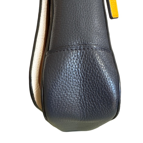 COACH x MARVEL Limited Ed. Jes Messenger With Carol Danvers - Picture 10 of 16